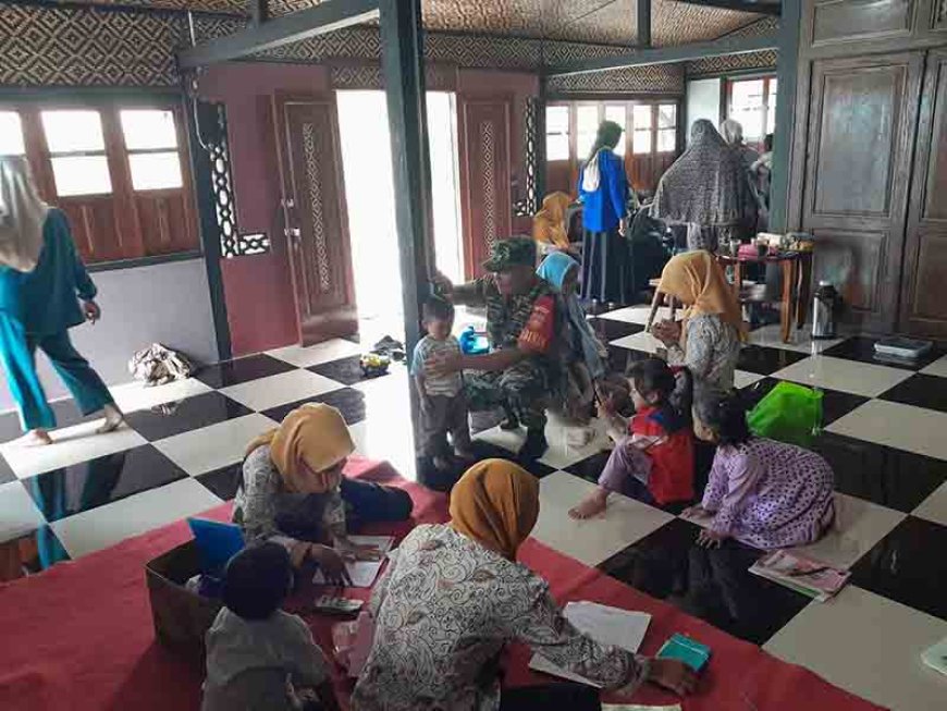 Babinsa Mendampingi Pelaksanaan Posyandu sebagai Wujud Kepedulian dalam Pencegahan Stunting
