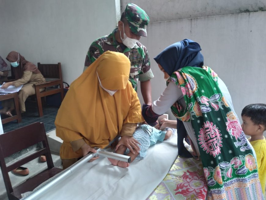 Cegah Stunting, Danramil Dan Babinsa Koramil 16 Margasari Ikuti Monitoring Balita Melalui Posyandu