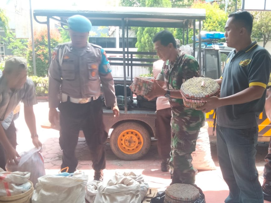 Danramil Tegal Barat bersama Polsek Tegal Barat Razia Petasan di Rumah Warga