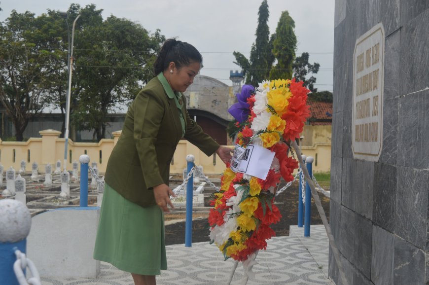 HUT Persit KCK Ke-77, Persit Kodim Tegal Laksanakan Ziarah Rombongan