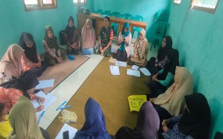 Babinsa Menghadiri Pertemuan Kader Posyandu Dalam Rangka Pembahasan Penurunan Angka Stunting di ds Karekan 