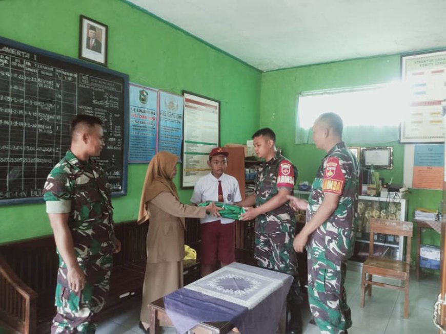 Babinsa Koramil 07 Mandiraja Motivasi Bagi Siswa Berpretasi