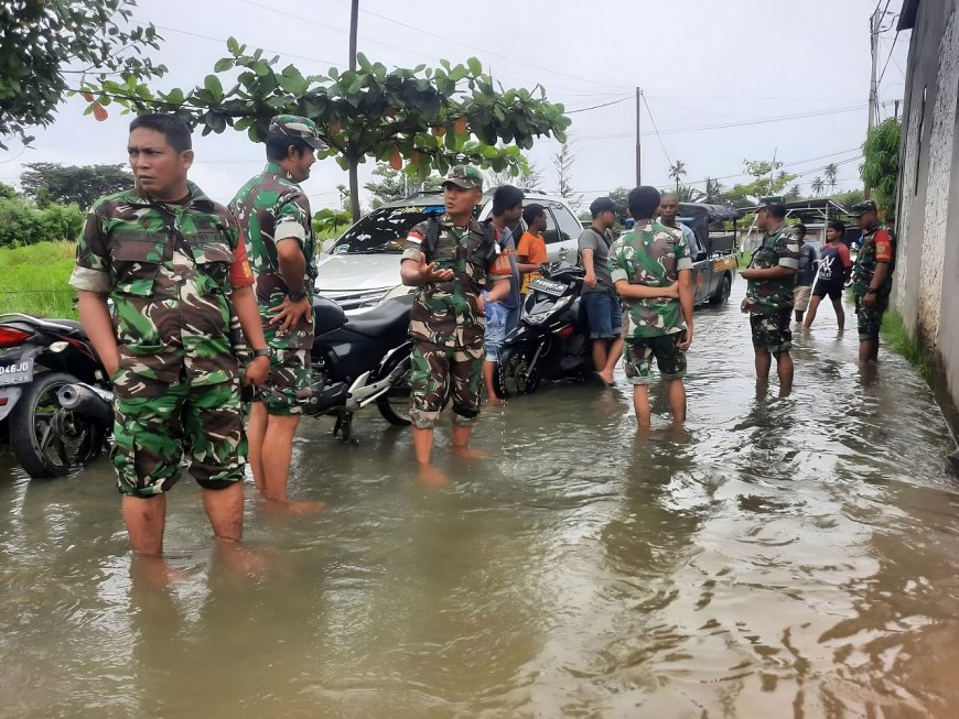 Tanggap Bencana Banjir Kodim Jayapura Terjunkan Babinsa Pantau Situasi