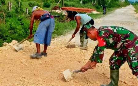 Lestarikan Budaya Gotong Royong Babinsa Muara Tami Ajak Warga Karya Bakti