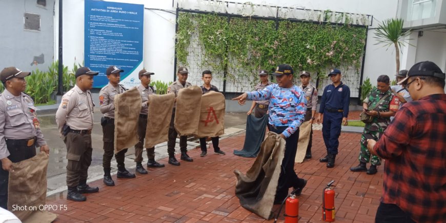 Babinsa Koramil Tegal Barat Lakukan Bimbingan Pelatihan Penggunaan Apar