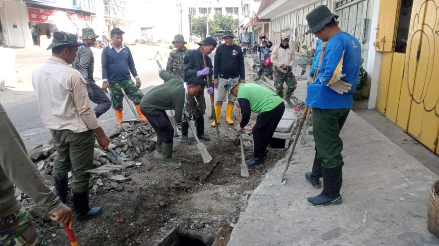 Satgas TMMD Sengkuyung Tahap I Kodim 0712 Tegal Pasang U-Ditch Saluran Air