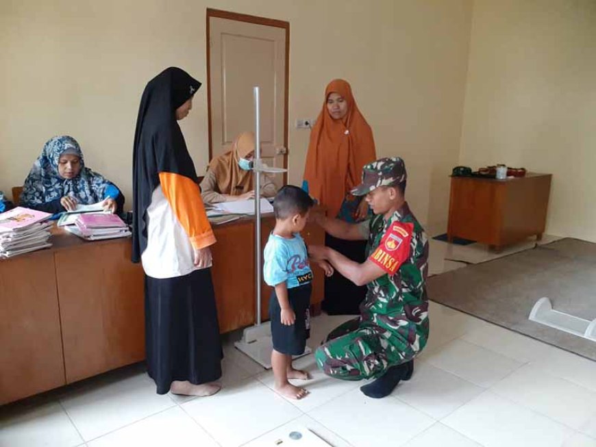 Babinsa Koramil 18 Pagentan Aktif Dampingi Posyandu Dalam Rangka Pencegahan Stunting