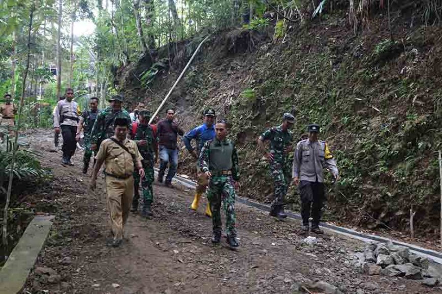 Masyarakat Gumelem Wetan Bergembira Meyambut TMMD Sengkuyung Tahap II