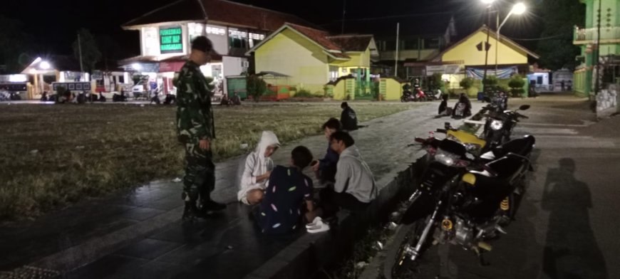 Wujudkan Situasi Kamtibmas Yang Kondusif, Babinsa Kodim 0712 Tegal Lakukan Patroli Dan Sambang Wilayah