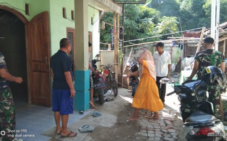 Anggota Kodim Tegal Bantu Perbaikan Rumah Warga Binaan Yang Terdampak Gempa Bumi