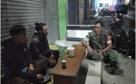 Tak Kenal Lelah Di Malam Hari Babinsa Koramil Bumijawa Kodim 0712 Tegal Laksanakan Patroli Dan Komsos