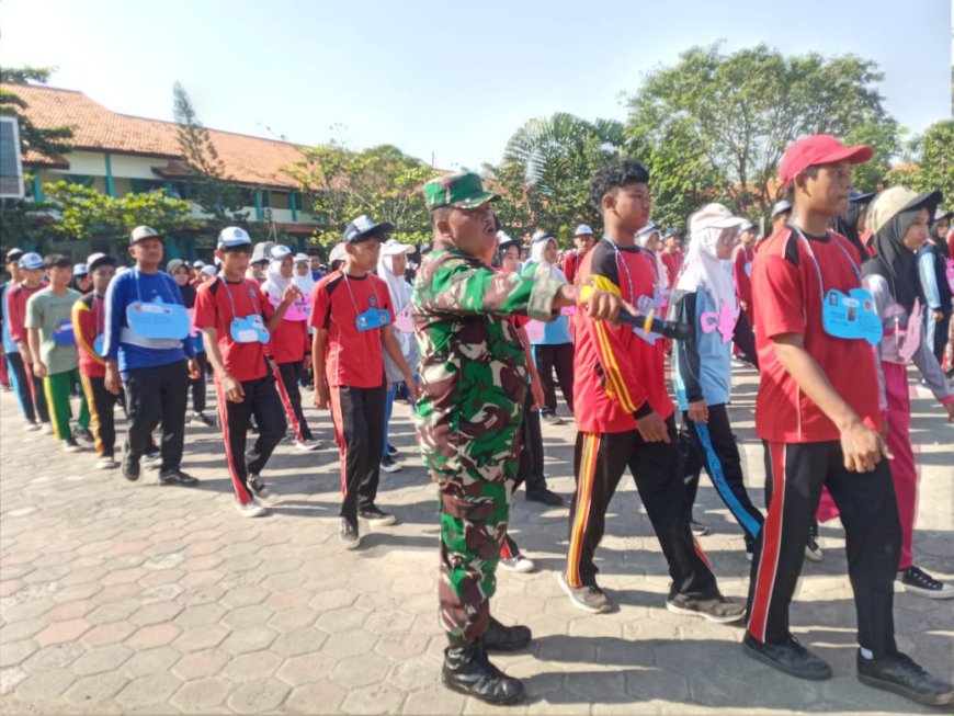 Danramil Tegal Barat Berikan Pembekalan Wasbang Dan PBB Kepada Siswa MPLS SMA N 2 Kota Tegal