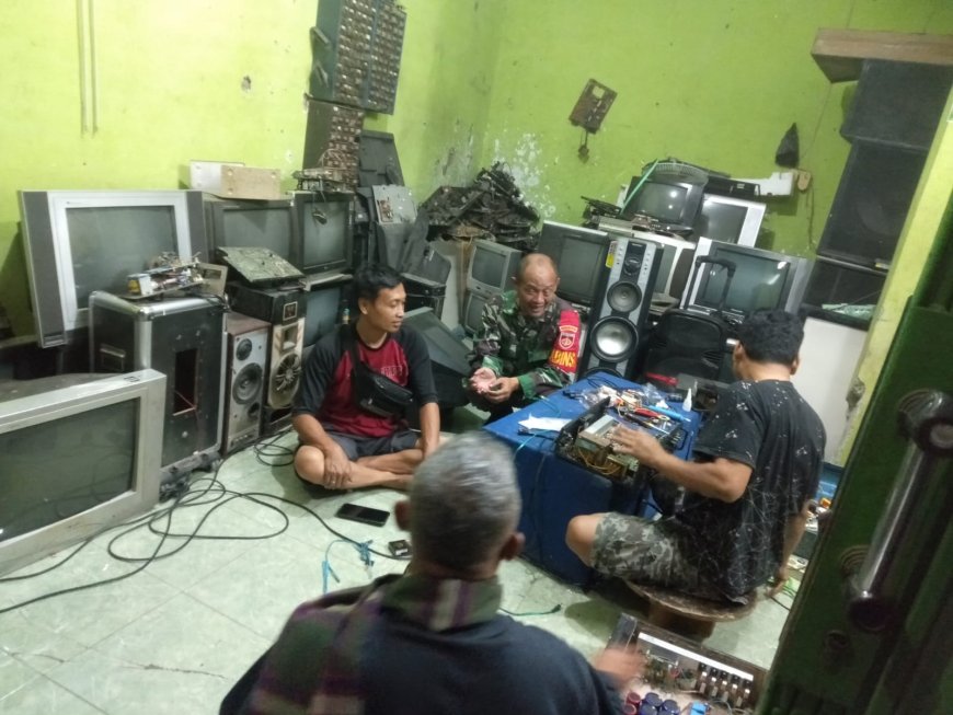 Pererat Tali Silahturahmi, Babinsa Tarub Lakukan Komsos