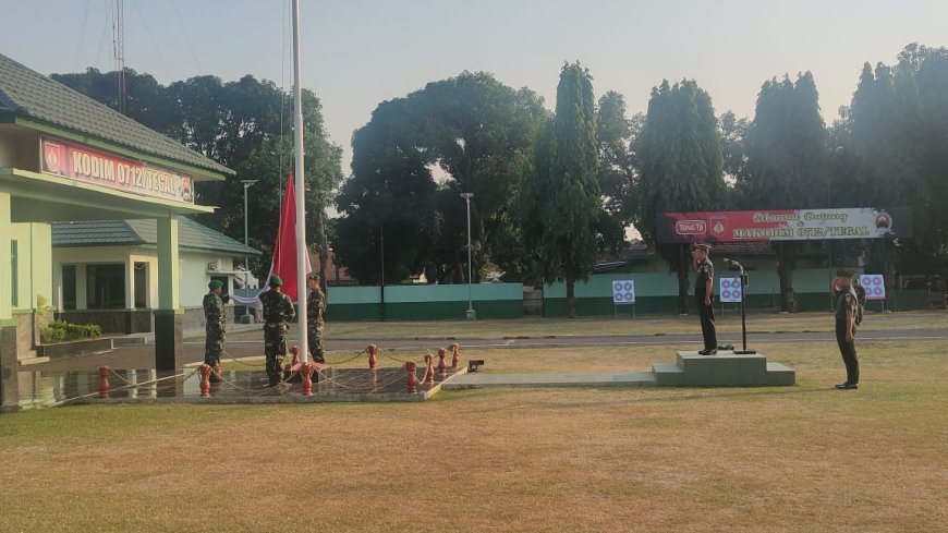 Kasdim 0712 Tegal Pimpin Upacara Hari Senin