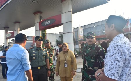 Danrem 071 Wijayaksuma Tinjau Lokasi Kebakaran Kapal Di Pelabuhan Tegal