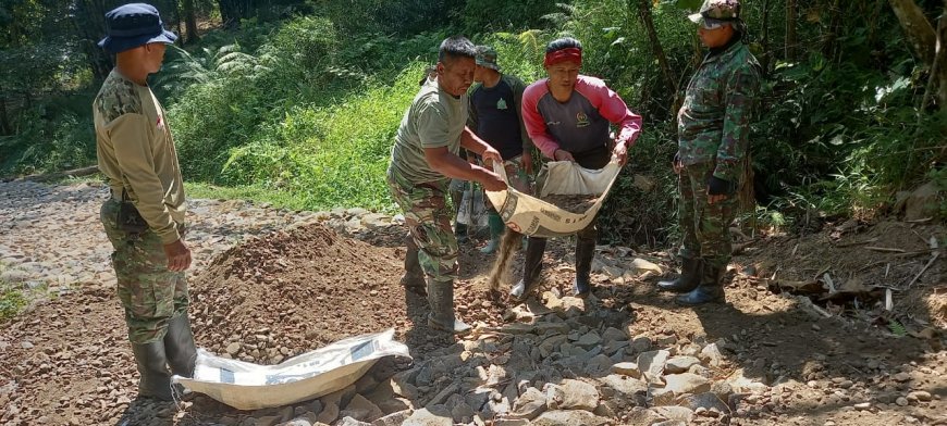 Semangat Tinggi Satgas TMMD Sengkuyung Kodim 0712 Tegal Bangun Jalan Makadam