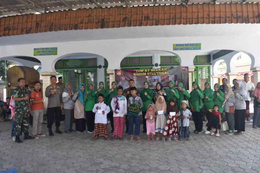 Dandim Tegal Turun Langsung Pendistribusian Air Bersih Kepada Warga Kedungkelor