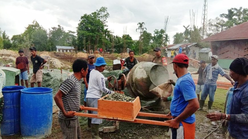 Wujud Kokohnya Toleransi Di Wilayahnya Babinsa Skanto Ikut  Kerja Bakti Pembangunan Gereja