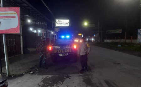 Secara Humanis Anggota Babinsa dan Bhabinkamtibmas melaksanakan Patroli Bersama