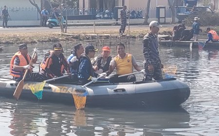 Antisipasi Banjir Anggota Kodim 0712 Tegal Ikuti Program Prokasih Bersama Lanal Tegal