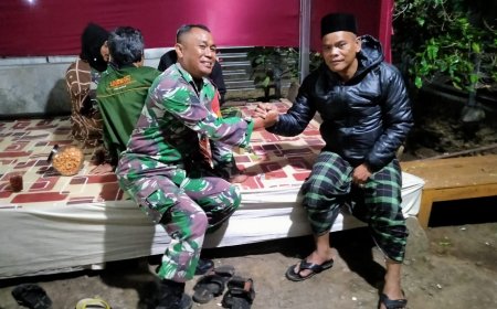 Bermain Catur Babinsa Bojong Kodim 0712 Tegal Pupuk Talisilaturahmi Dengan Warga