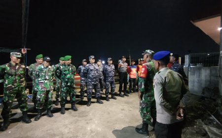 Anggota Kodim 0712 Tegal Laksanakan Patroli Pasca Kebakaran Kapal Di Jongor