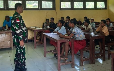 Tanamkan Cinta Tanah Air Danramil Waris Berikan Wawasan Kebangsaan Siswa SD YPPK Pulboa