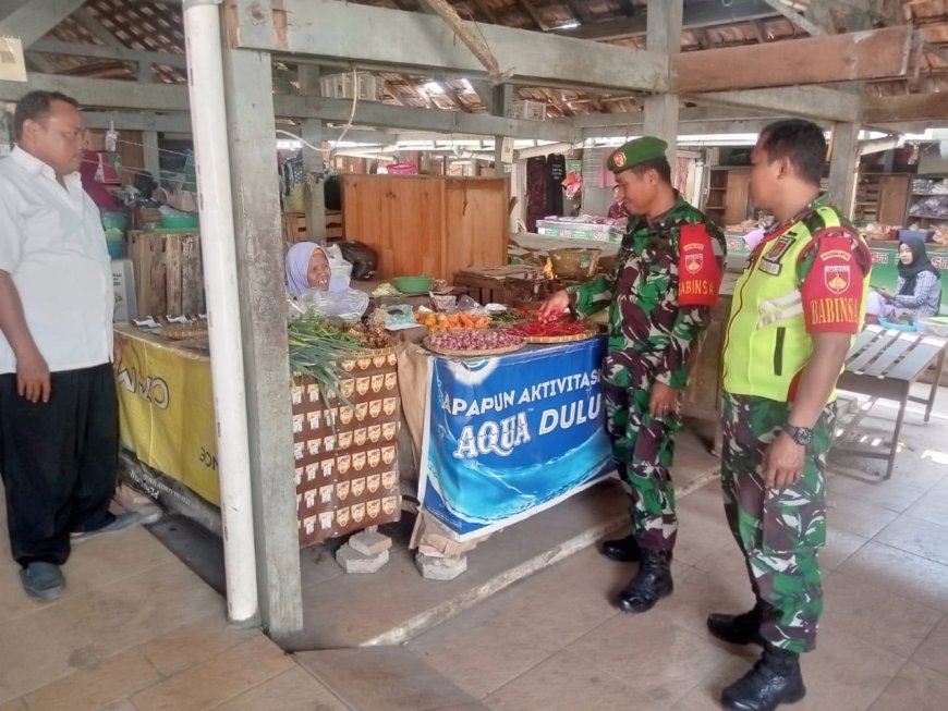 Pantau Harga Dan Ketersediaan Sembako, Babinsa Talang Datangi Pasar Tradisional