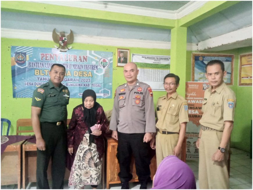 Babinsa Serda Suroso Dampingi Penyaluran BLT DD Tahap 2 Tahun 2023