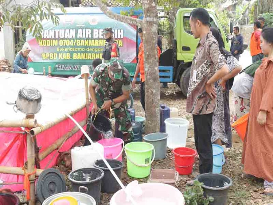 Bantuan Air Bersih Tiba di Desa Keutuh Duwur: Upaya Bersama Kodim 0704 Banjarnegara dan BPBD Banjarnegara