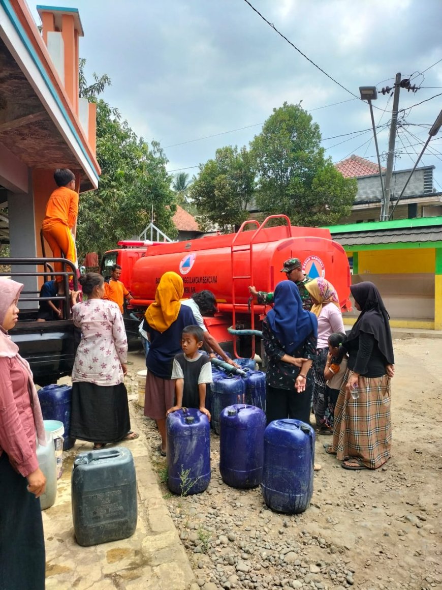 Babinsa Koramil Jatinegara Dampingi Pendistribusian 5000 Liter Air Bersih