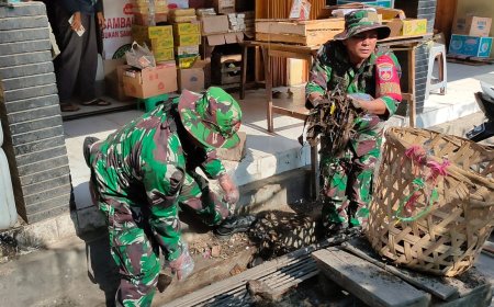 Peringati HUT TNI Dan HUT Kodam IV Diponegoro, Kodim 0712 Tegal Gelar Karya Bakti Bersihkan Pasar