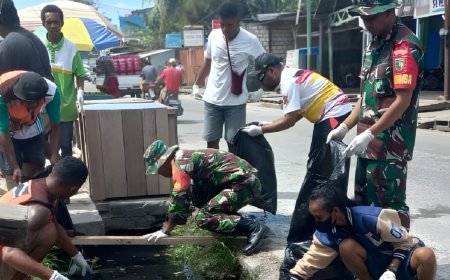Peringati Sumpah Pemuda Ke 95 Babinsa Sentani Bersama Warga Laksanakan Karya Bakti