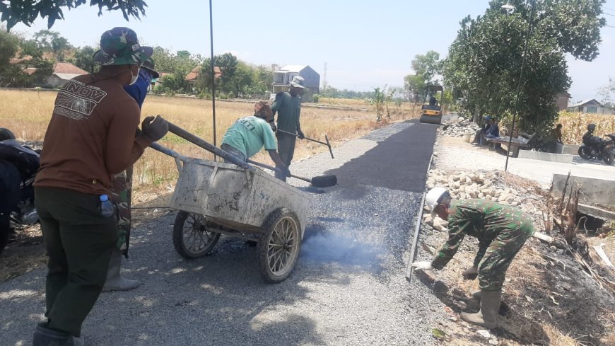 Satgas TMMD Kodim 0712 Tegal Mulai Lakukan Pengaspalan Jalan