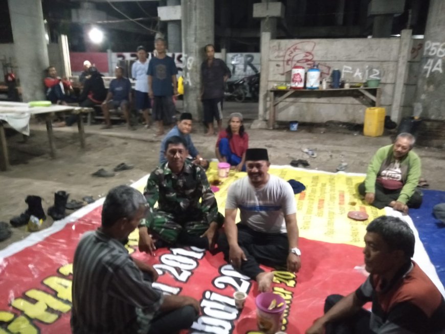 Babinsa Adiwerna Lakukan Komsos Jelang Pilkades Serentak