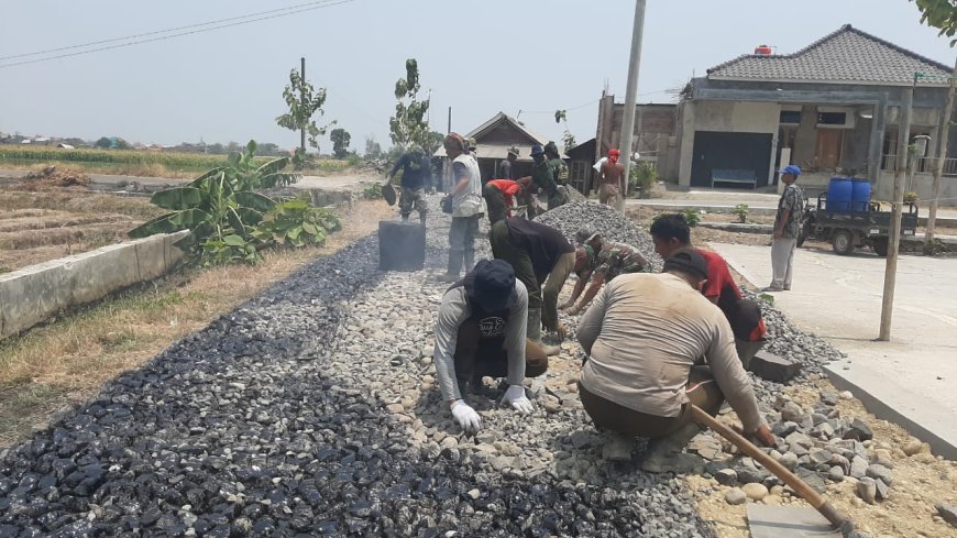 Satgas TMMD Kodim 0712 Tegal Kebut Penyelesaian Pengaspalan Jalan