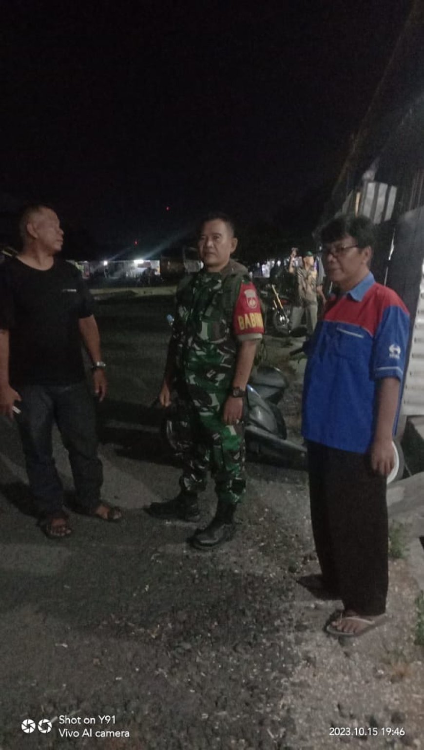 Cipta Kondisifitas Wilayah, Babinsa Adiwerna Laksanakan Patroli Malam