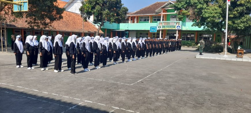 Anggota Kodim Tegal Berikan Materi Kedisiplinan Pada Siswa SMK Peristek Pangkah