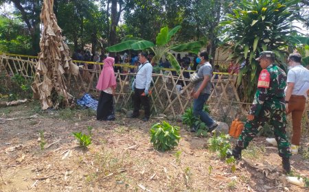 Babinsa Koramil Lebaksiu Bantu Evakuasi Penemuan Mayat Di Desa Balaradin