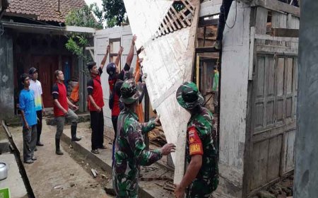 Kerja Sama Antusias Babinsa dalam Mendukung Program RTLH di Desa Binangun