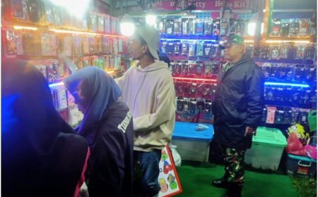 Babinsa Koramil 19 Bumijawa Laksanakan Monitoring Serta Pengamanan Kegiatan Bazar UMKM Di Desa Binaan