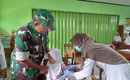 Babinsa Koramil 03 Wnd Pastikan Keamanan dan Monitoring Vaksinasi Anak