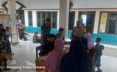 Tekan Angka Stunting, Babinsa Koramil Margasari Dampingi Pembagian Makanan Tambahan Bagi Balita