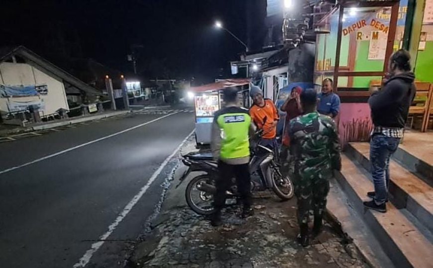 Jaga Kamtibmas Di Wilayah, Babinsa Dan Bhabinkamtibmas Laksanakan Patroli Gabungan