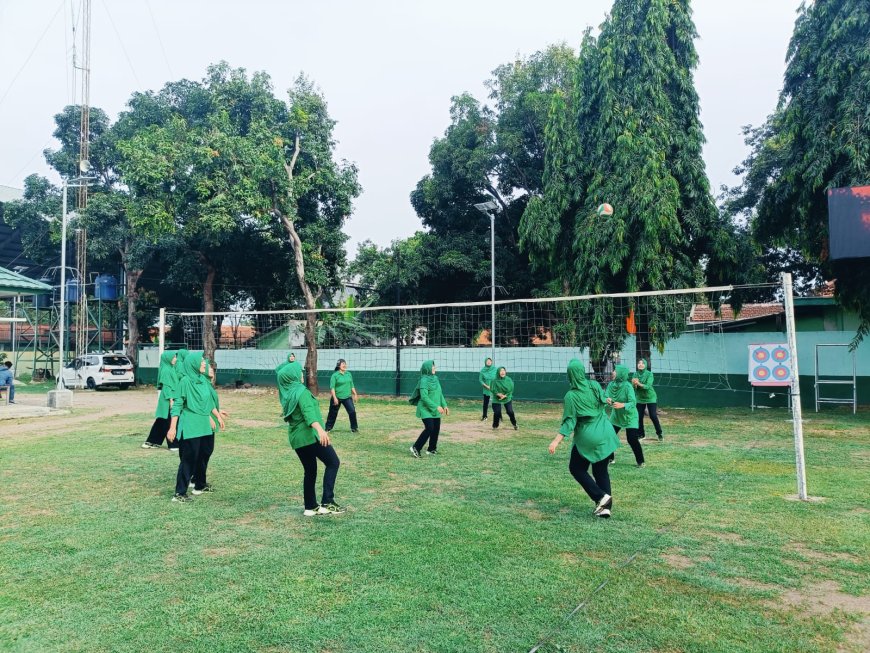 Jaga Kebugaran, Persit KCK Cabang XXII Dim 0712 Tegal Gelar Olahraga Voli