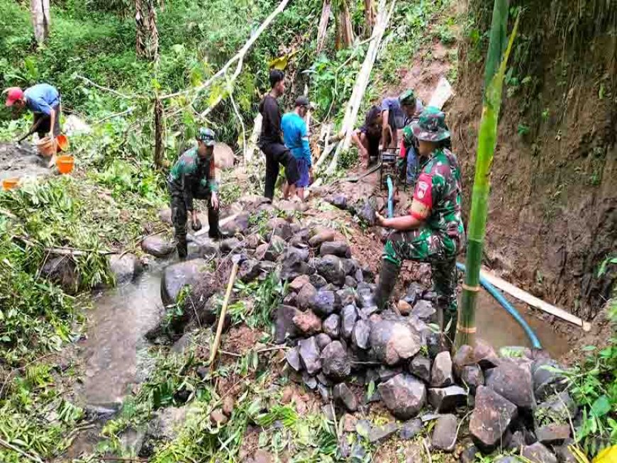 Komitmen Babinsa Mengatasi Keterbatasan Air Bersih di Kabupaten Banjarnegara