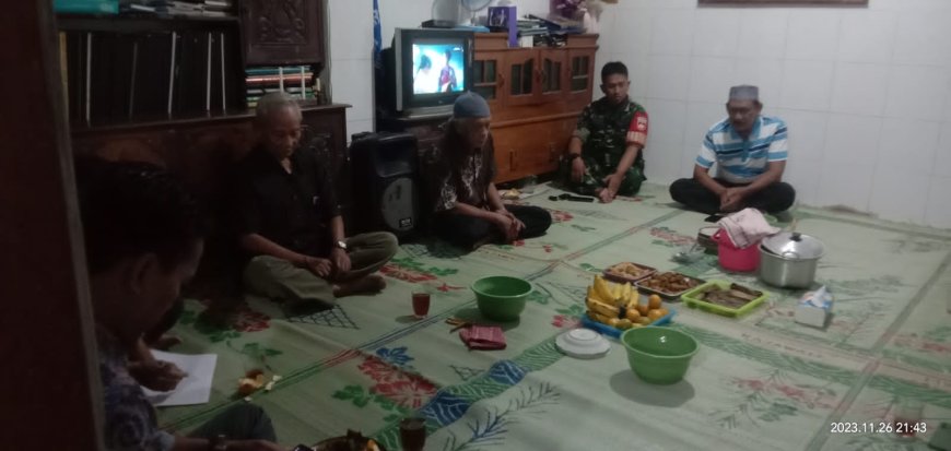 Jalin Silahturahmi, Babinsa Tegal Timur Hadiri Pertemuan  Rutin Ketua RW