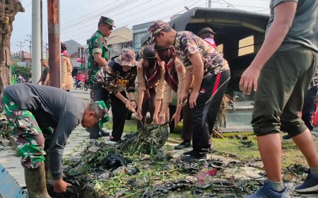 Mitigasi Bencana, Kodim 0712 Tegal Bersihkan Saluran Sungai Pepedan