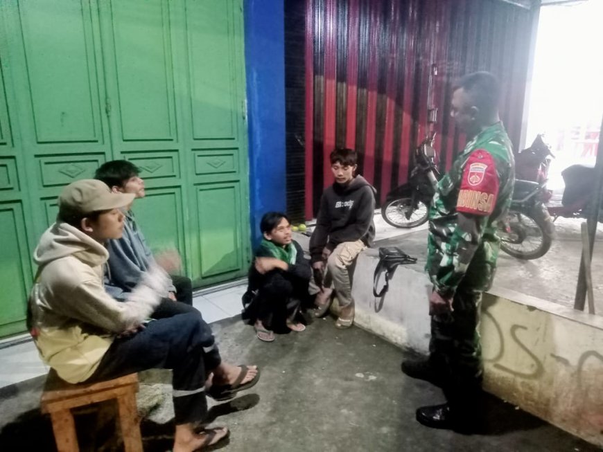 Dengan Penuh Humanis Babinsa Koramil Bumijawa Kodim Tegal Melaksanakan Komsos