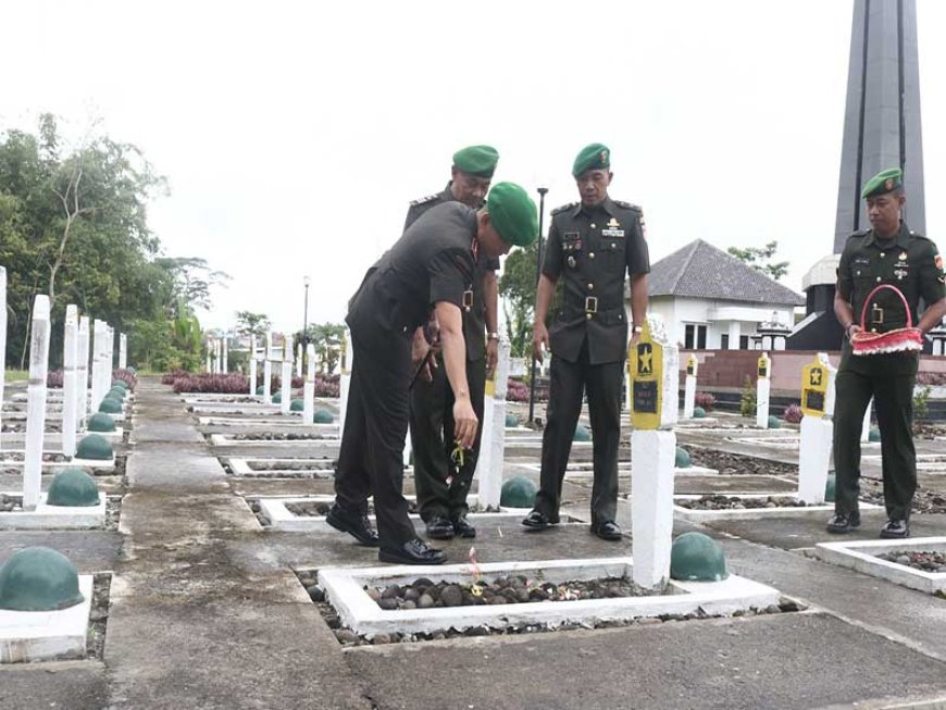Dandim 0704 Banjarnegara Pimpin Ziarah Rombongan di Taman Makam Pahlawan Sureng Yudha